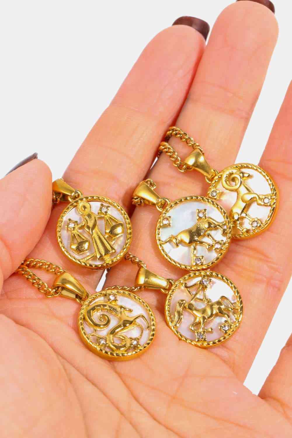 Pearl Zodiac Necklace - Que Joyitas