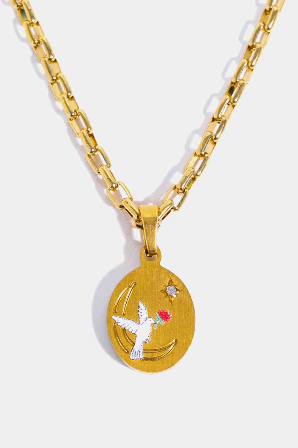Beauty Loved Gold Oval Pendant Necklace - Que Joyitas