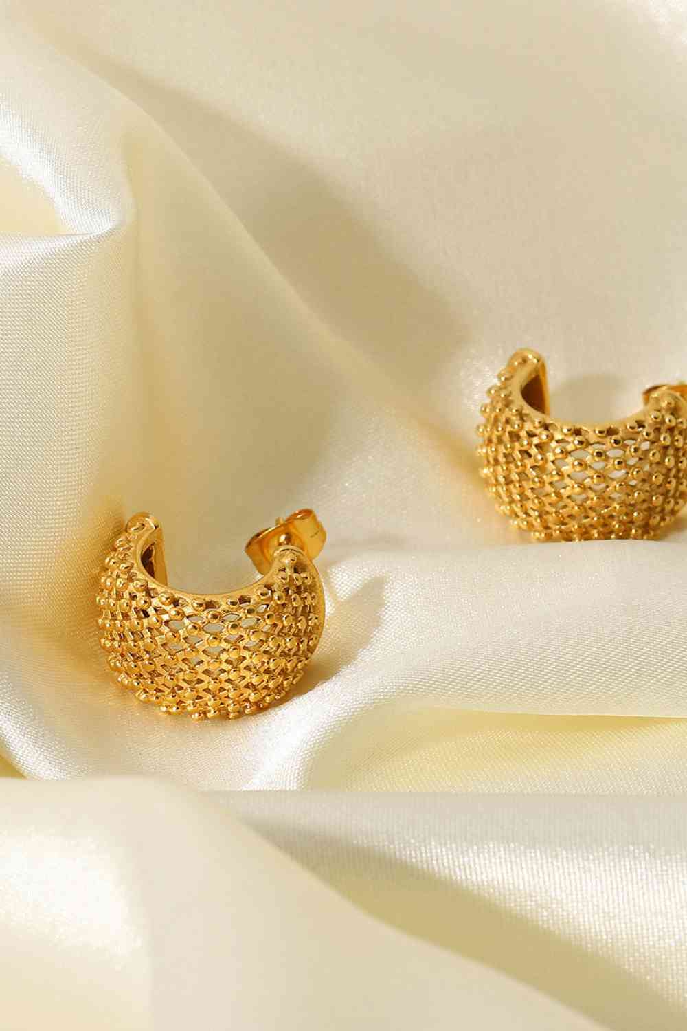 Mesh Half Hoop Earrings - Que Joyitas