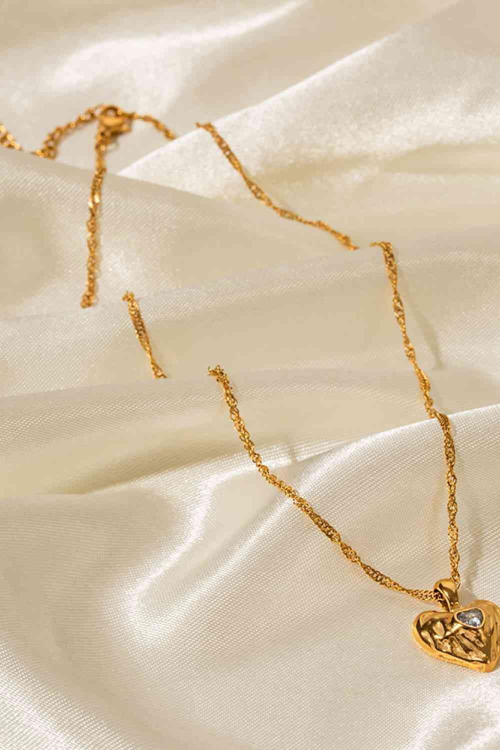 Cherished Heart Pendant Necklace - Que Joyitas