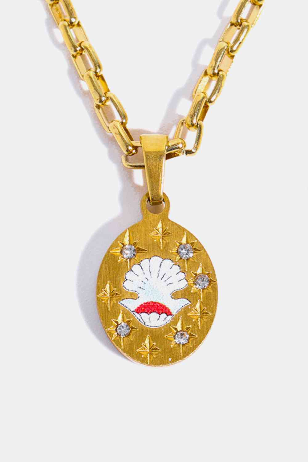 Beauty Loved Gold Oval Pendant Necklace - Que Joyitas