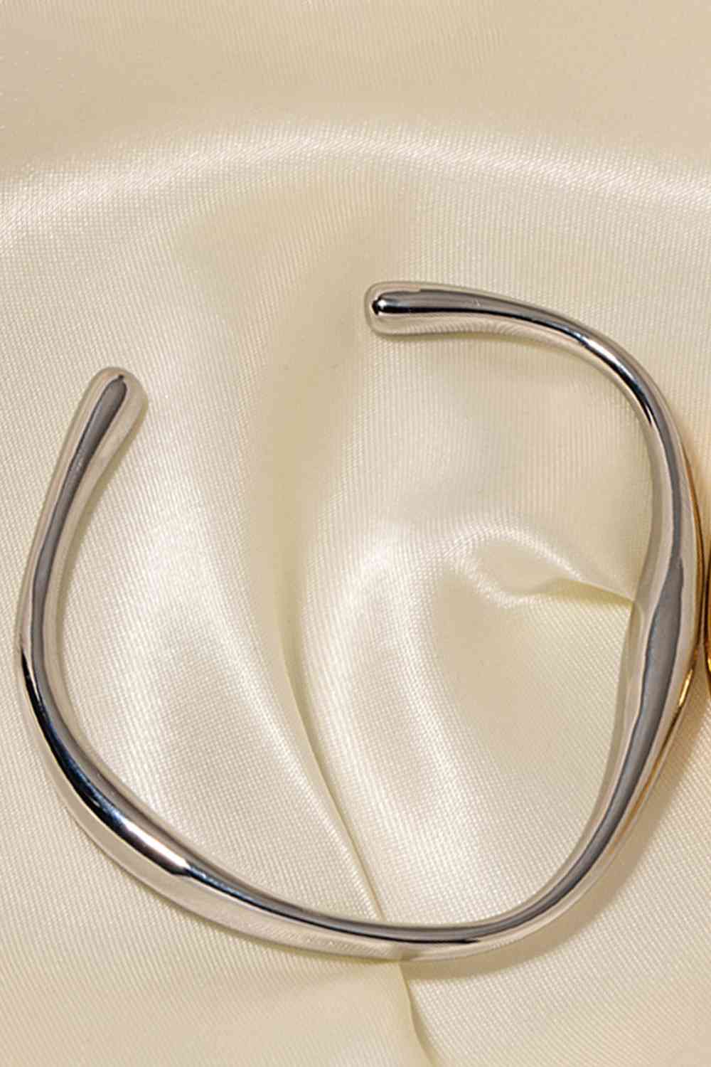 Curvy Dreamy Cuff Bracelet - Que Joyitas
