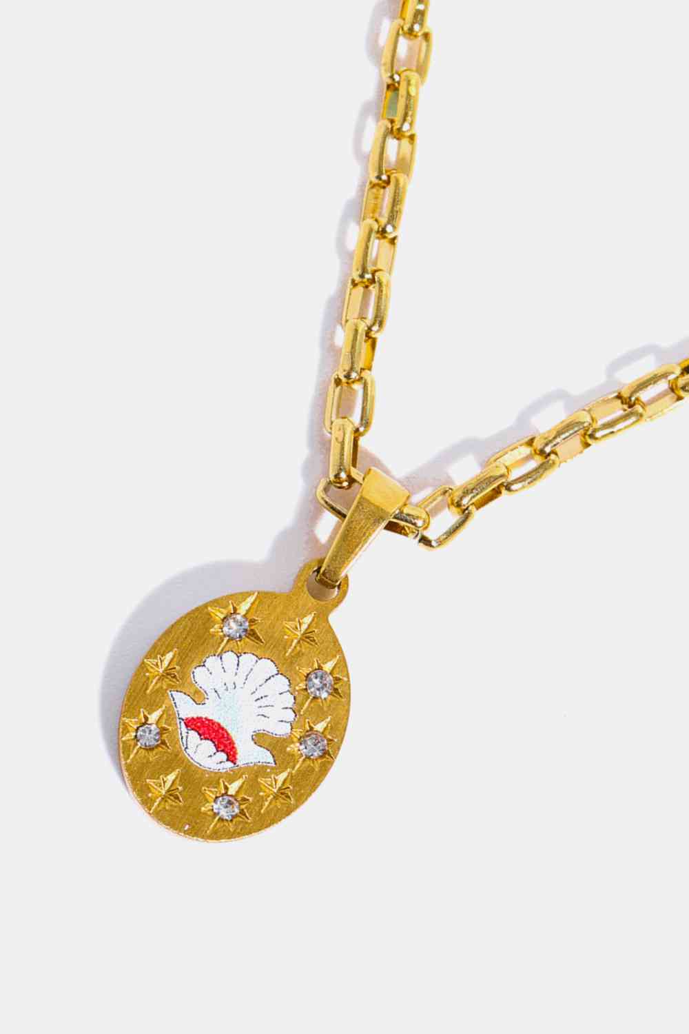 Beauty Loved Gold Oval Pendant Necklace - Que Joyitas