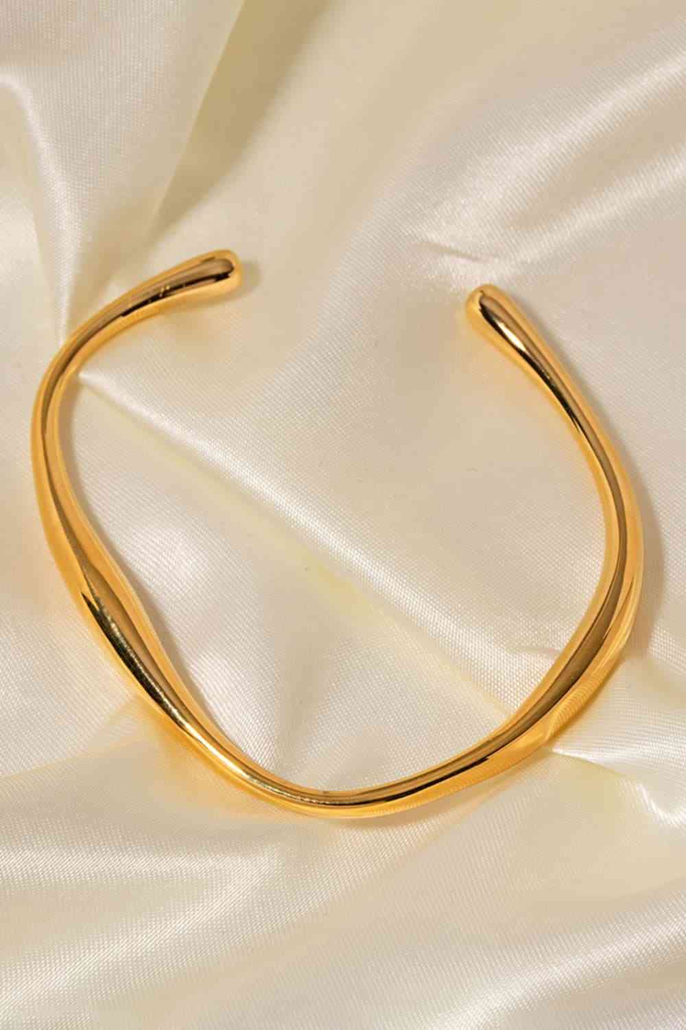 Curvy Dreamy Cuff Bracelet - Que Joyitas