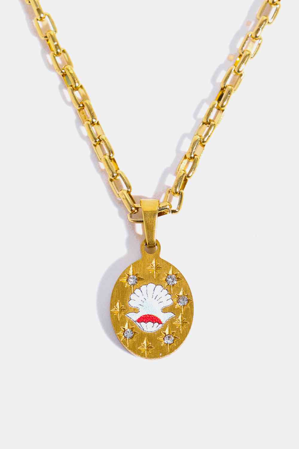 Beauty Loved Gold Oval Pendant Necklace - Que Joyitas