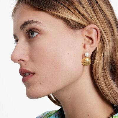 Pearly Shell Stud Earrings