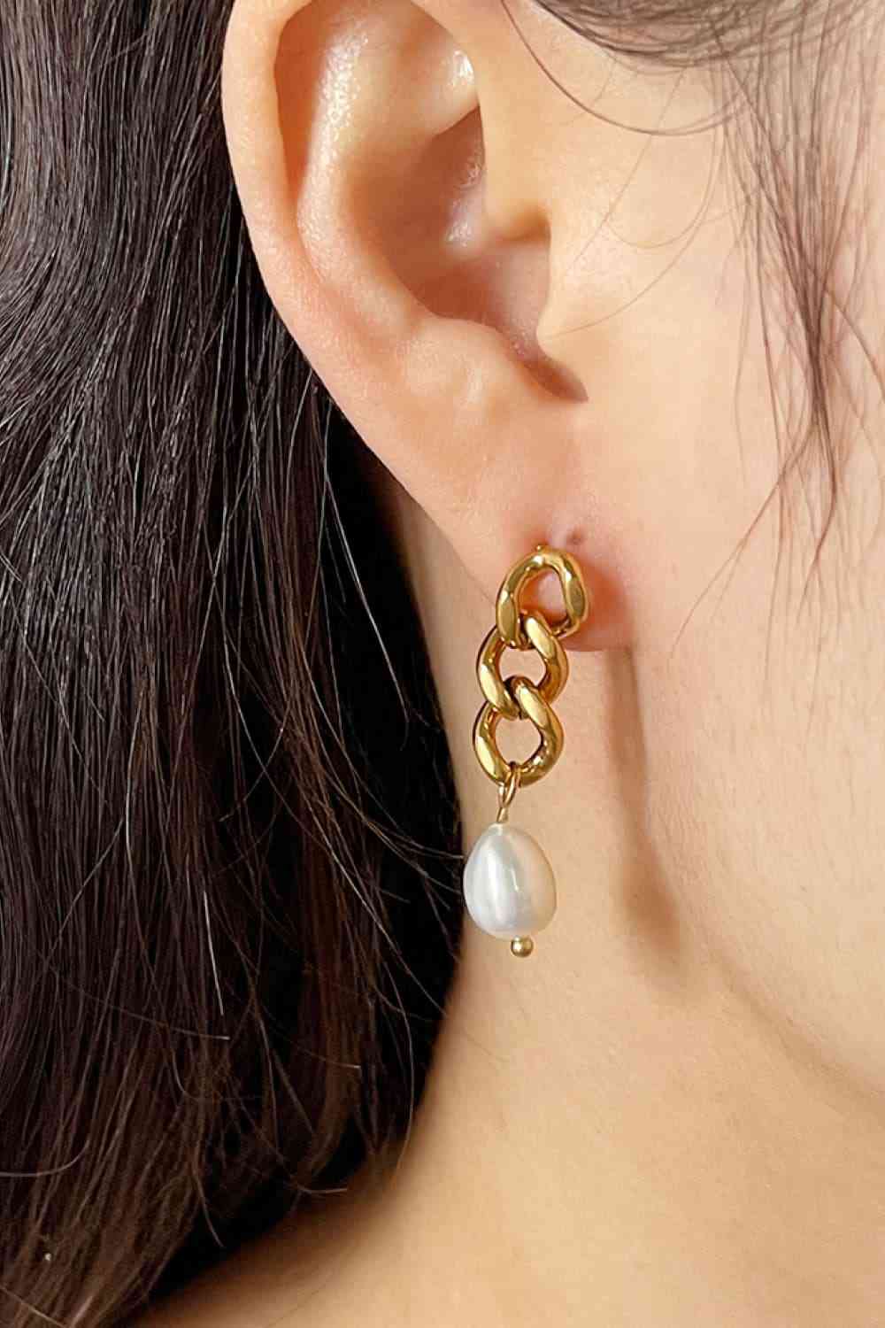 Pearl Asymmetrical Link Chain Earrings - Que Joyitas