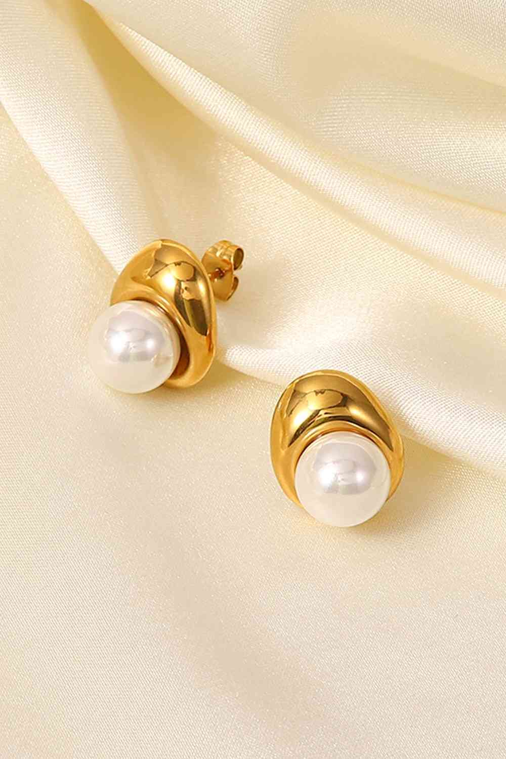 Lovely Pearl Stud Earrings - Que Joyitas