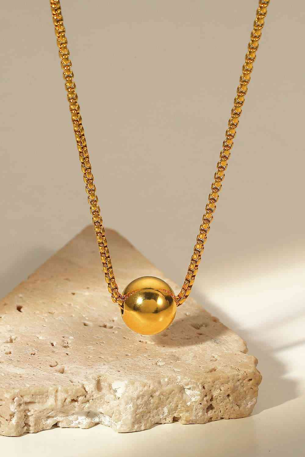 Thianna Ball Gold Necklace - Que Joyitas