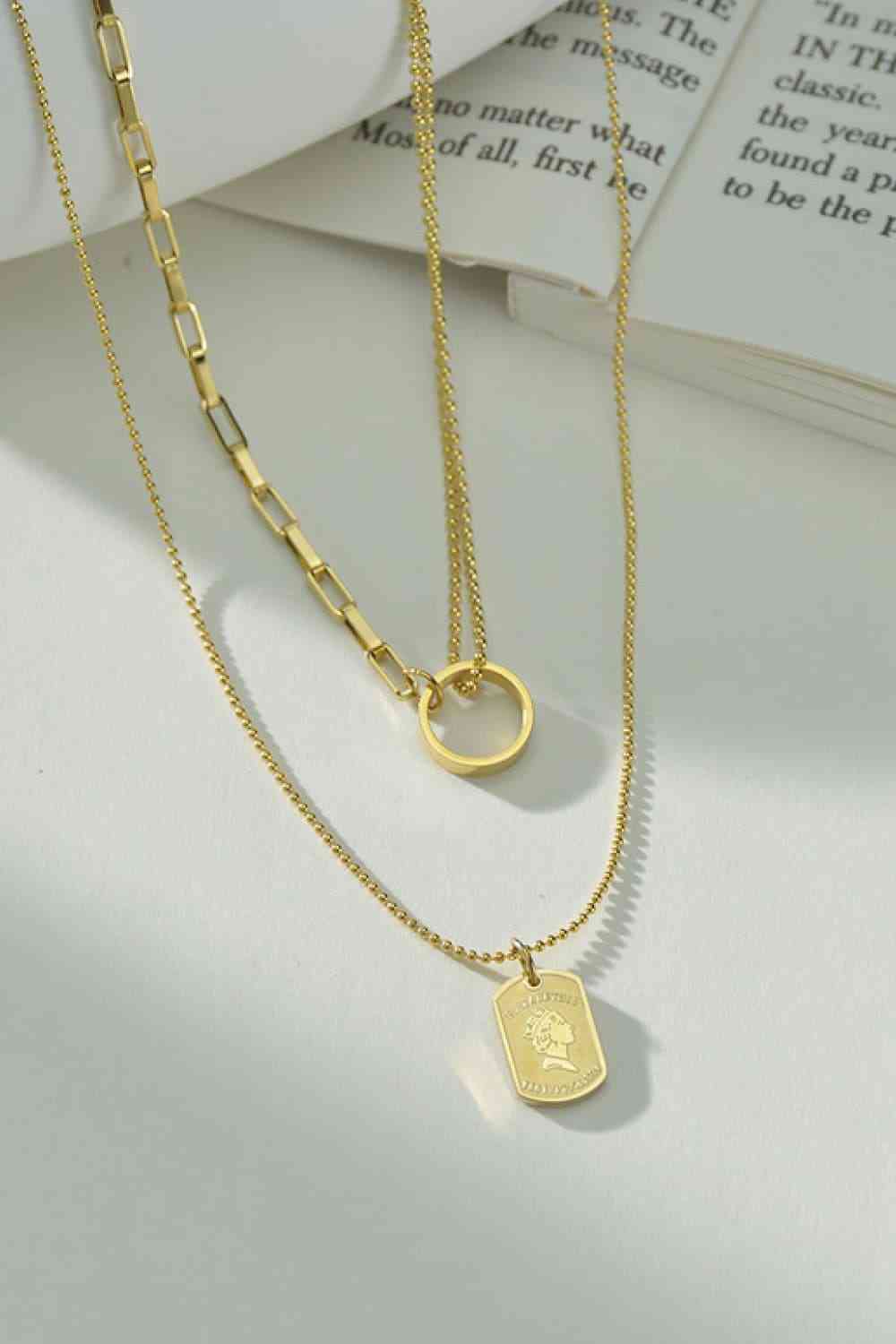 The Queen Pendant Double-Layered Necklace - Que Joyitas