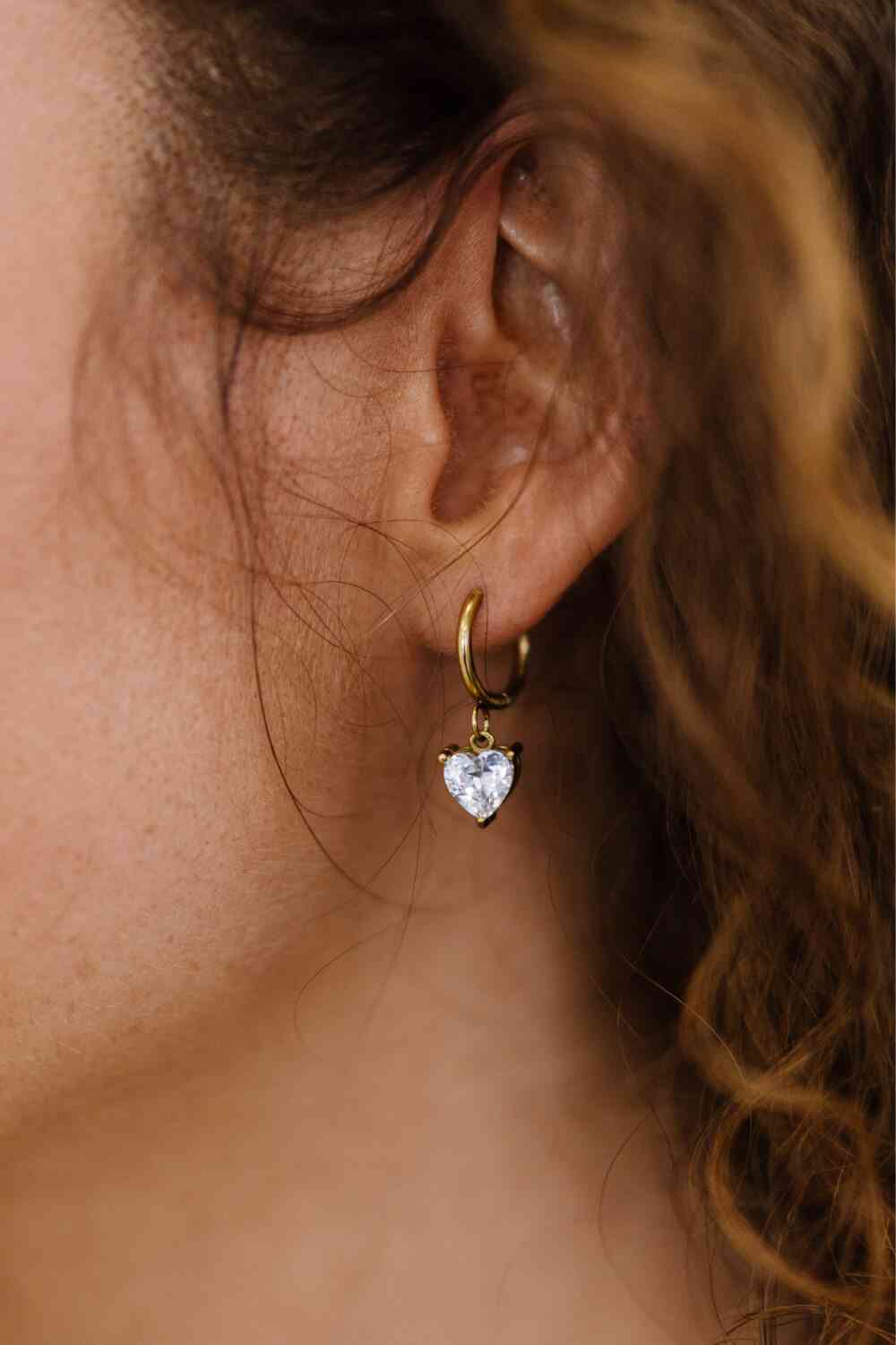 Shine Heart Drop Huggie Earrings - Que Joyitas