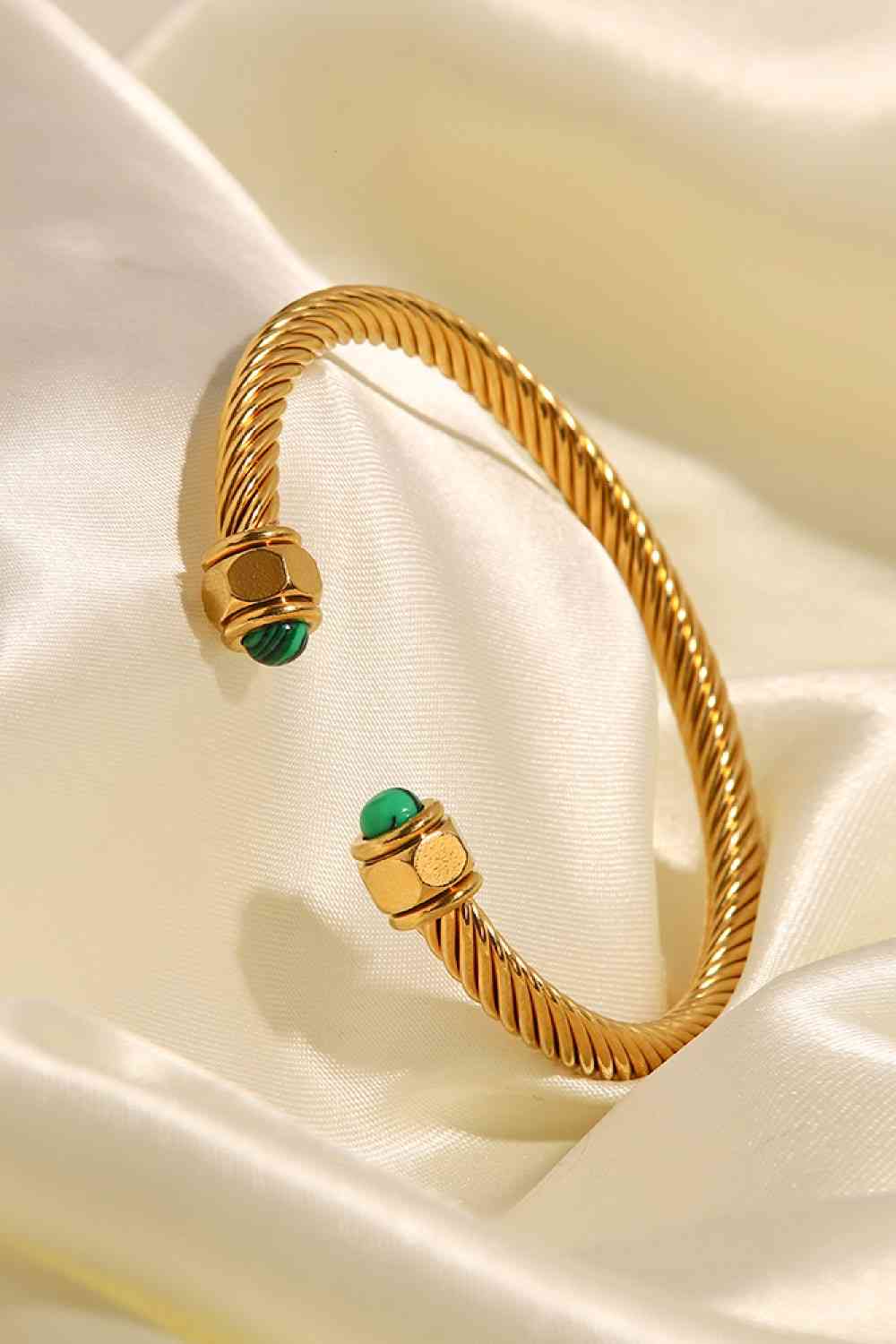 Twisted Gold Cuff Bracelet - Que Joyitas