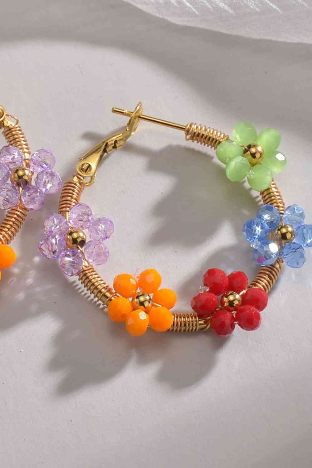 Flower Beaded Hoop Earrings - Que Joyitas