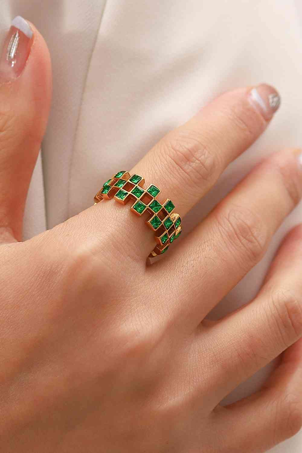 Green Contrast Geometrical Ring - Que Joyitas