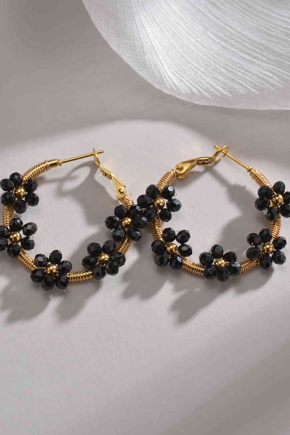 Flower Beaded Hoop Earrings - Que Joyitas