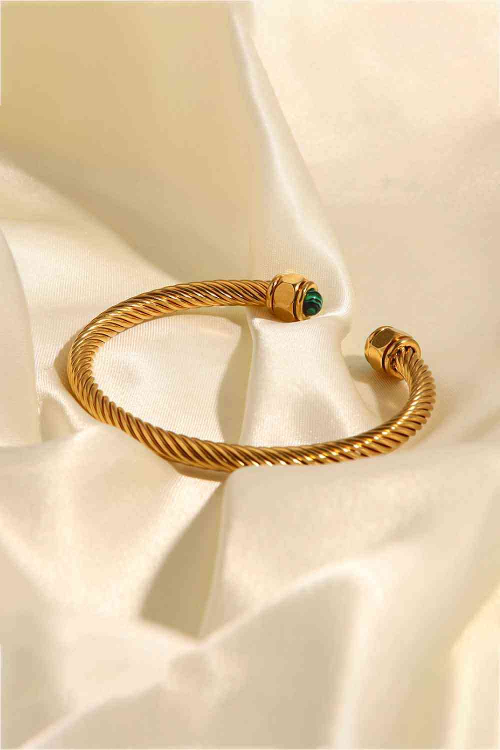 Twisted Gold Cuff Bracelet - Que Joyitas