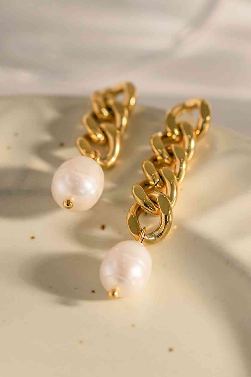 Pearl Asymmetrical Link Chain Earrings - Que Joyitas