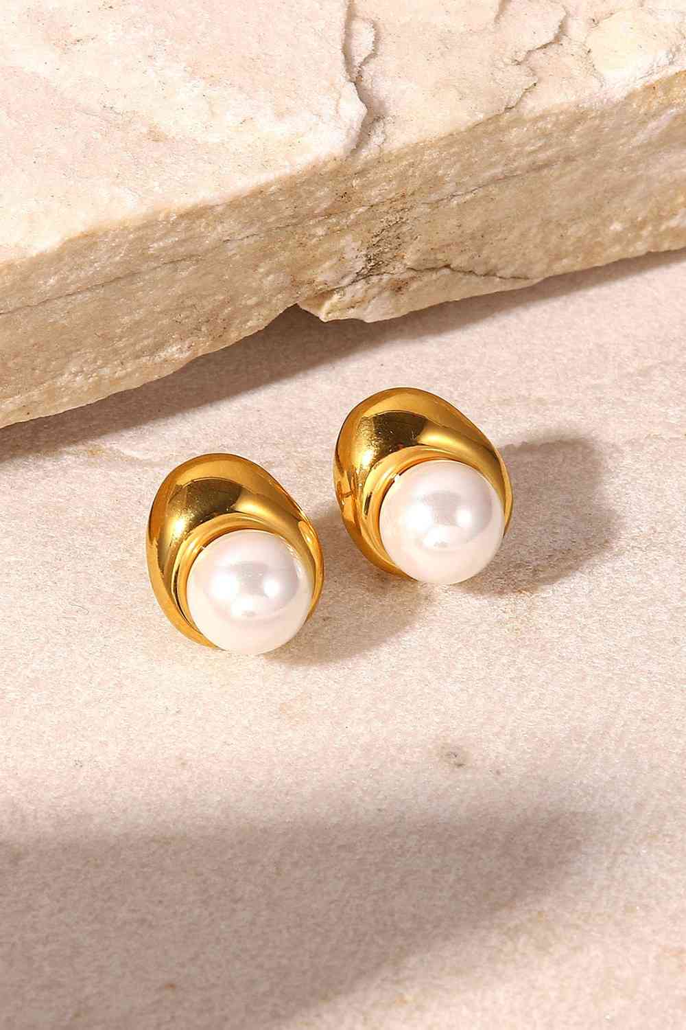 Lovely Pearl Stud Earrings - Que Joyitas