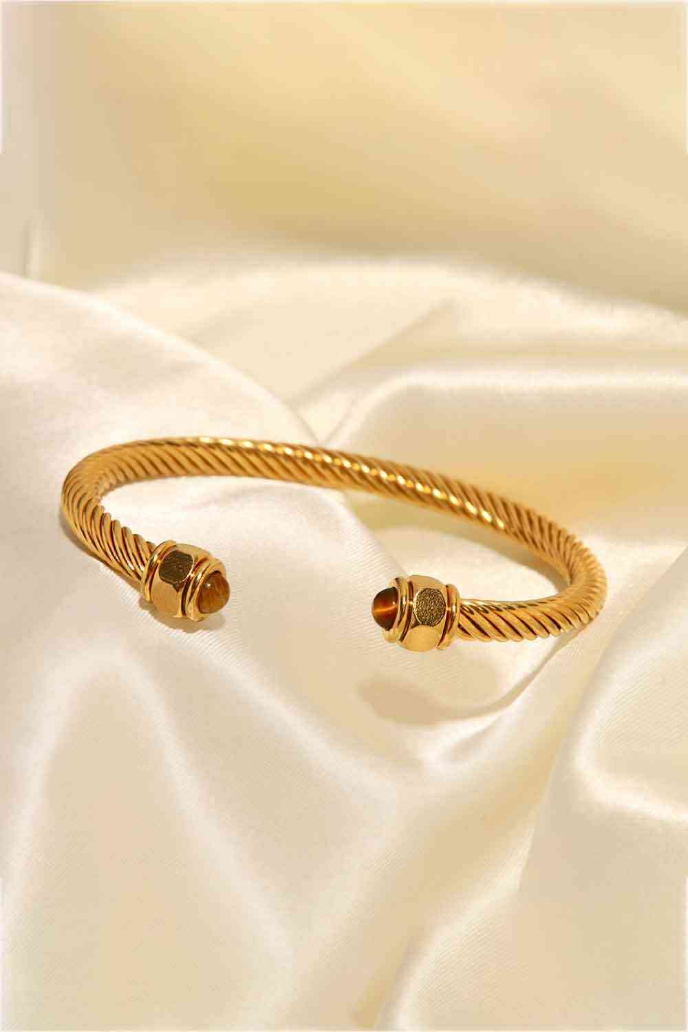 Twisted Gold Cuff Bracelet - Que Joyitas