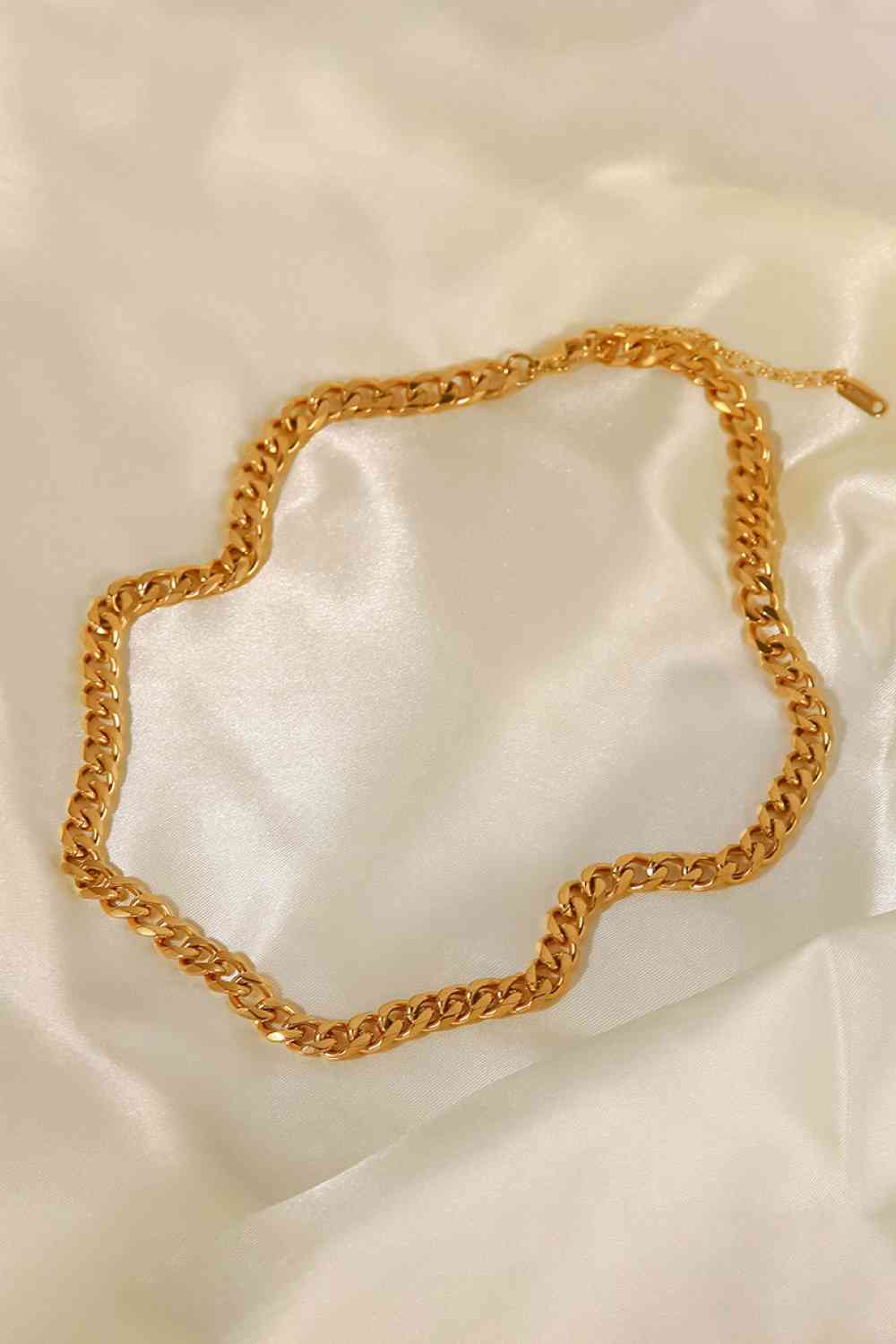 Medium Curb Chain Necklace - Que Joyitas