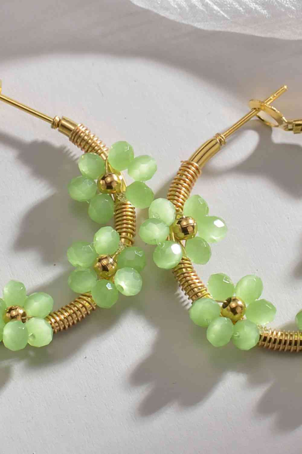 Flower Beaded Hoop Earrings - Que Joyitas