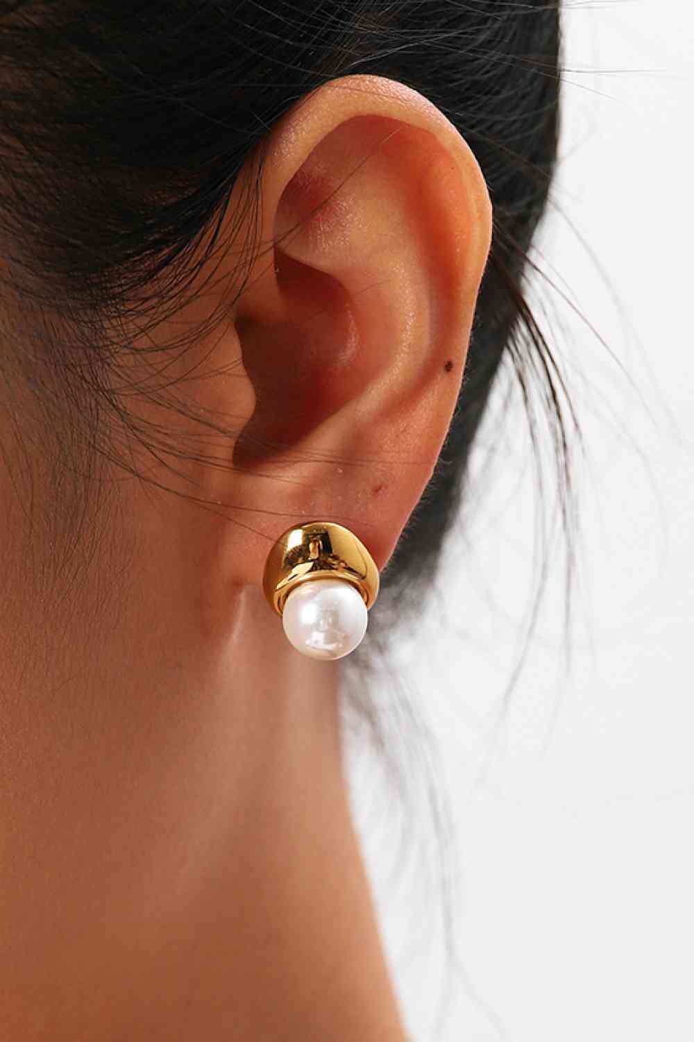 Lovely Pearl Stud Earrings - Que Joyitas